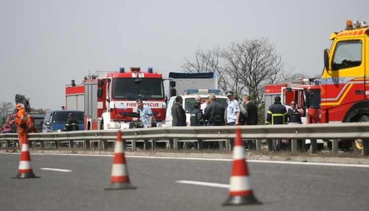 В момента се възстановяват мантинелите и шофьорите следва да спазват строго пътната сигнализация