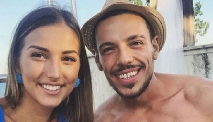 Новината съобщи бъдещият татко, популярен като „Лудия репортер“