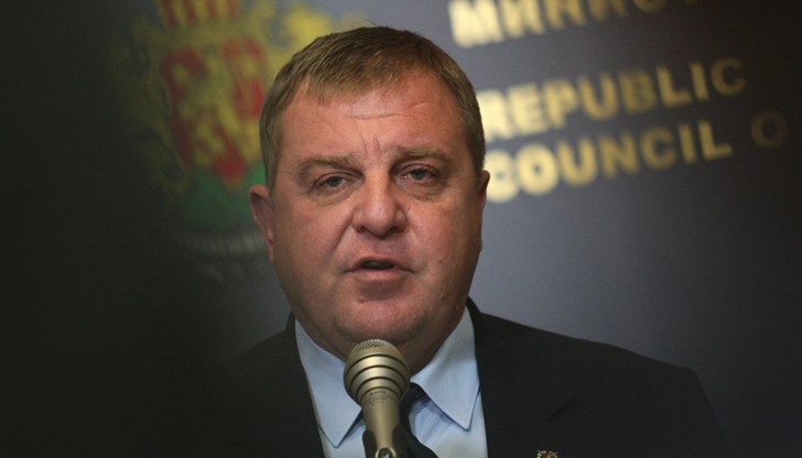 Предвидено е и закупуването на 16 нови бойни самолета Предвидено е и закупуването на 16 нови бойни самолета