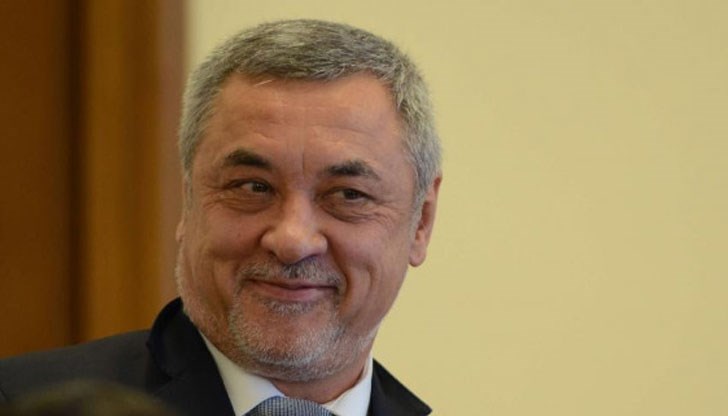 Всички жилища, които са под прикритието на частна собственост в апартаментни комплекси, ще бъдат обложени, обясни вицепремиерът Валери Симеонов Всички жилища, които са под прикритието на частна собственост в апартаментни комплекси, ще бъдат обложени, обясни вицепремиерът Валери Симеонов