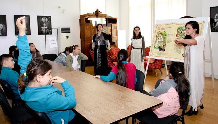 Учениците се запознаха с Археологическия резерват "Средновековен град Червен"