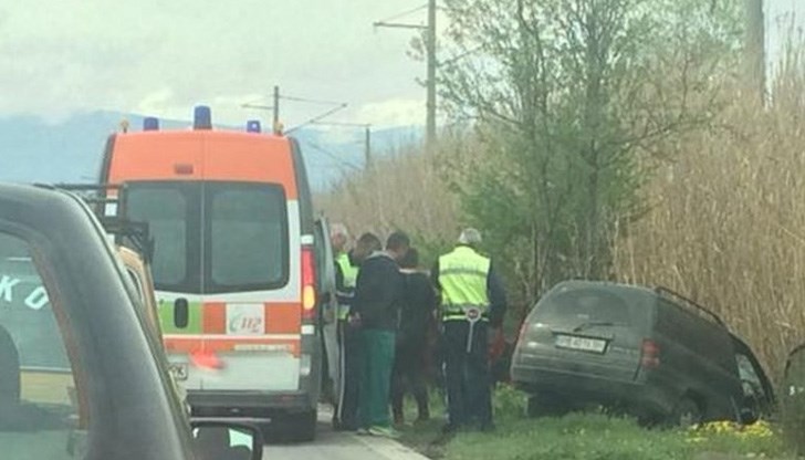 Два автомобила са се ударили челно на пътя край Скобелева майка
