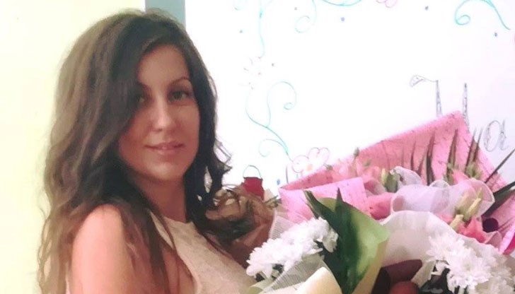 Сливен се прости с красивата учителка, загинала на магистрала "Тракия" Сливен се прости с красивата учителка, загинала на магистрала "Тракия"