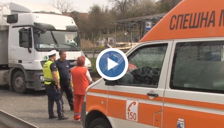 ТИР-ът блъсна велосипедист на булевард "България"