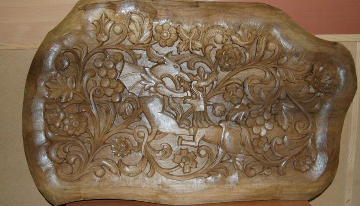 Можете да видите стилни мебели, иконостаси, сувенири, макети