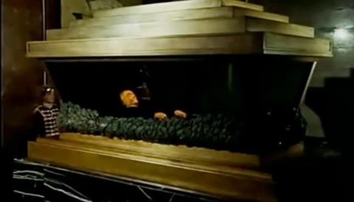 Мумията на Георги Димитров изнесена през таен тунел от Мавзолея ...