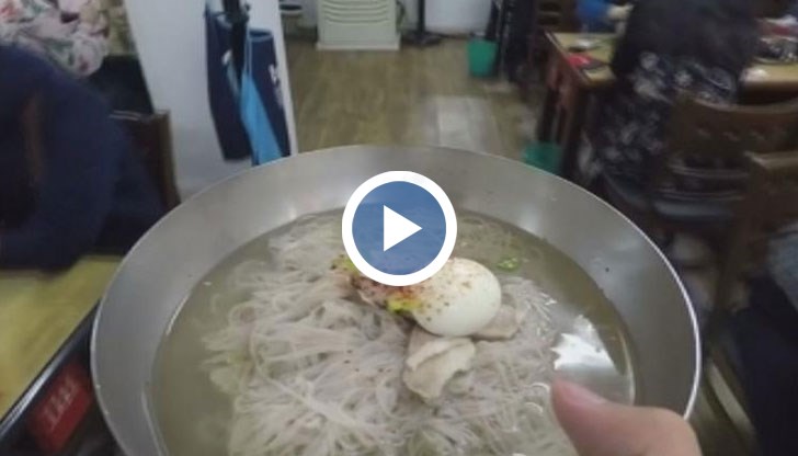 Огромни опашки от хора се извиха пред ресторантите в Сеул, за да опитат ястието, с което са вечеряли на историческата среща