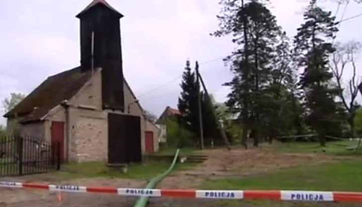 Жената е наръгана 16 пъти, гръклянът й бил прерязан Жената е наръгана 16 пъти, гръклянът й бил прерязан