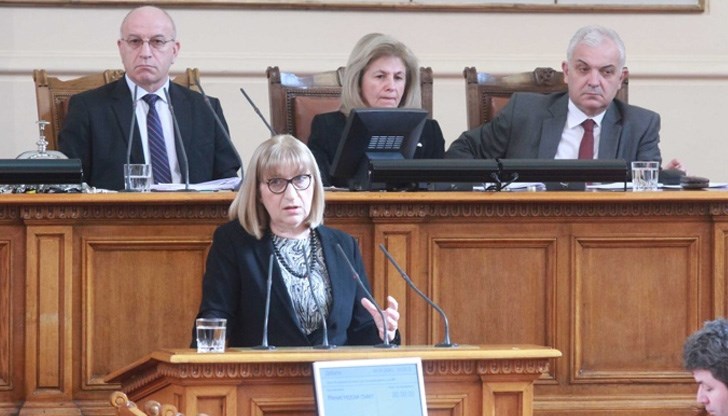 Правосъдният министър ще помисли дали да я награди след празниците Правосъдният министър ще помисли дали да я награди след празниците