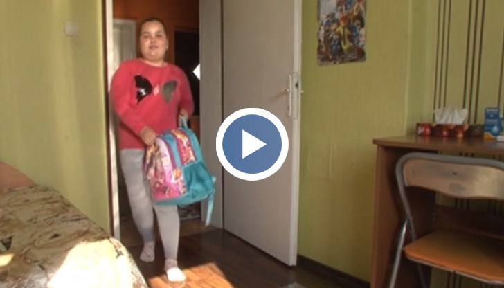 Остават и хартиените учебници