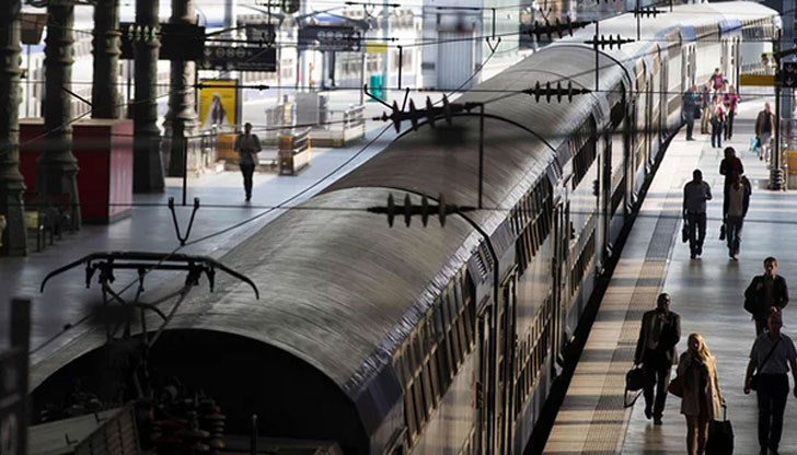 Причината е, че се очакват стачки на служителите на железопътния и въздушния транспорт във Франция Причината е, че се очакват стачки на служителите на железопътния и въздушния транспорт във Франция