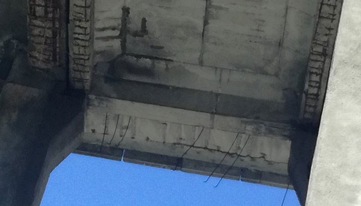 Минаваш през дъговия мост в Русе и се кръстиш "Бог пред мен и аз след Него"!