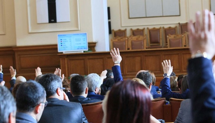 Имат над 31 милиона лева в банки, държат стотици хиляди в кеш в каси и трезори