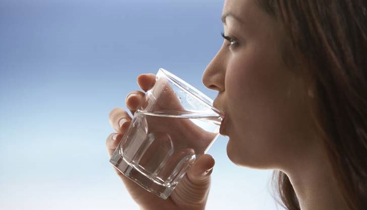 Важи ли правилото „Пийте 8 чаши вода дневно”