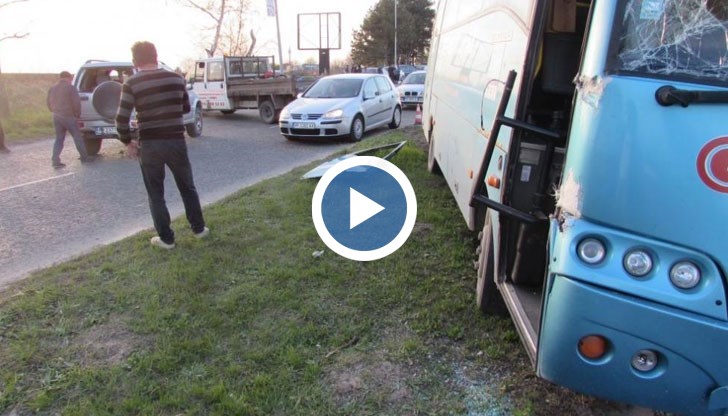 Автобус, джип и товарен микробус се сблъскаха вчера вечерта