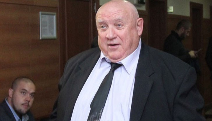 Категорично не могат да я държат по този начин на улицата, защото уронват честта и достойнството й