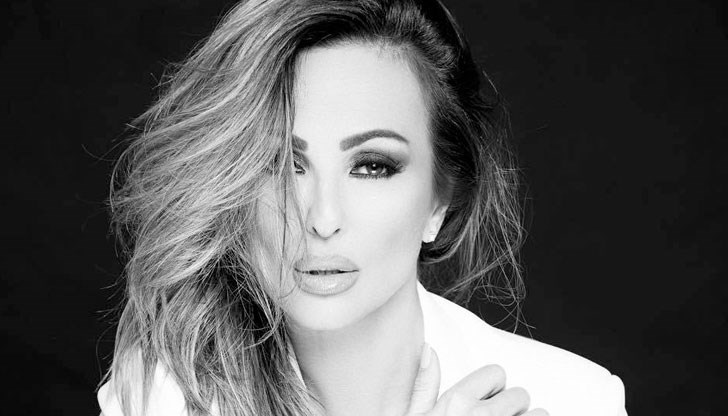 Певицата от Русе може да сложи повечето девойки в малкия си джоб