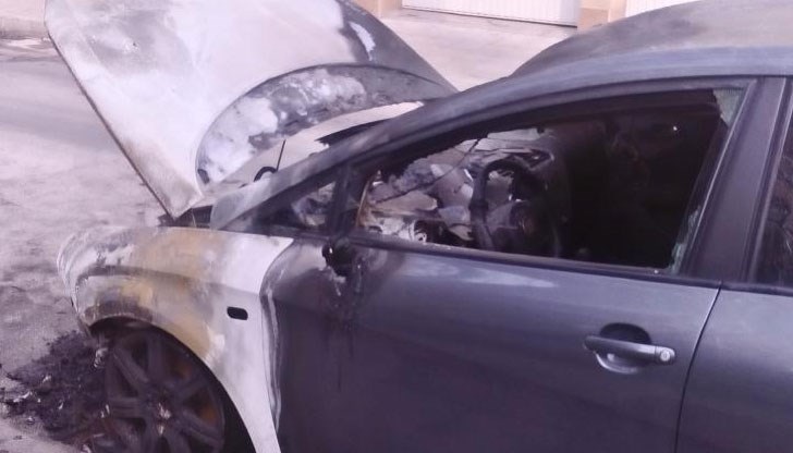 „Ланд Роувър“ изгоря напълно в Острица