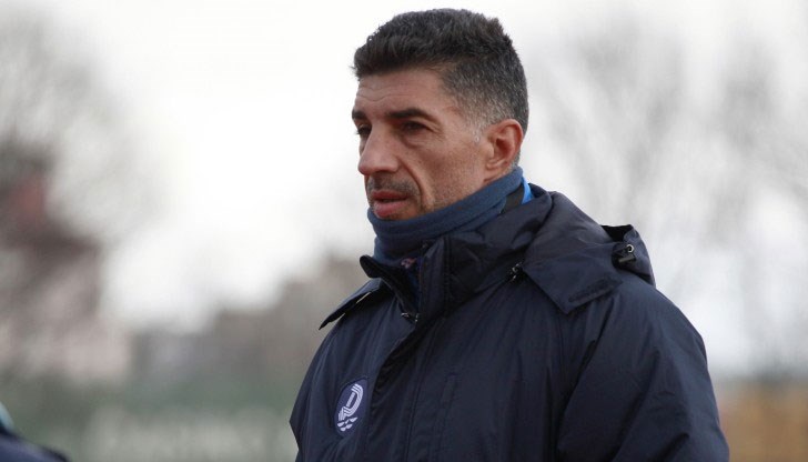 Фенове искат оставката на Орачев Фенове искат оставката на Орачев