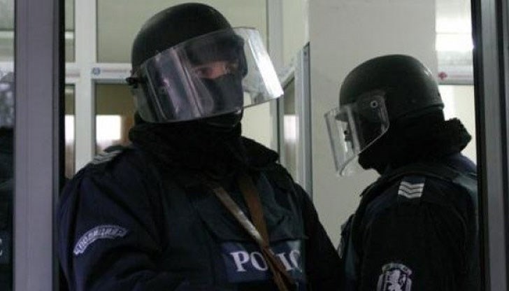 Според анализ на Антикорупционния фонд, такива каски не надвишават 150 – 200 долара