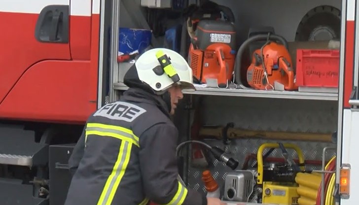 Пожарникарите в Русе реагирали на сигнал за излизащ дим от цех на фирма