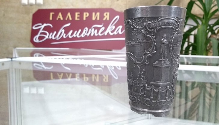 Историята на една красива стара чаша просълзи аудиторията