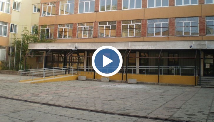 Майката на починалата ученичка се опитала да я реанимира