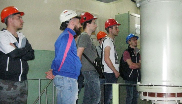 Организираната визита на подстанцията на ЕРП Север е продължение на осъществената по-рано през тази година обиколка на студенти в Диспечерския център на компанията в  Русе