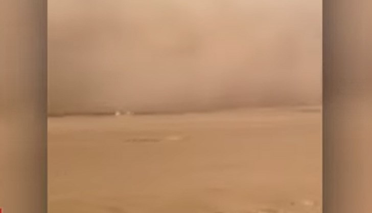 Огромна пясъчна маса се надигнала пред очите им