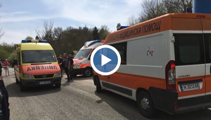 БМВ прегази петима души, двама от тях изпадат в шок