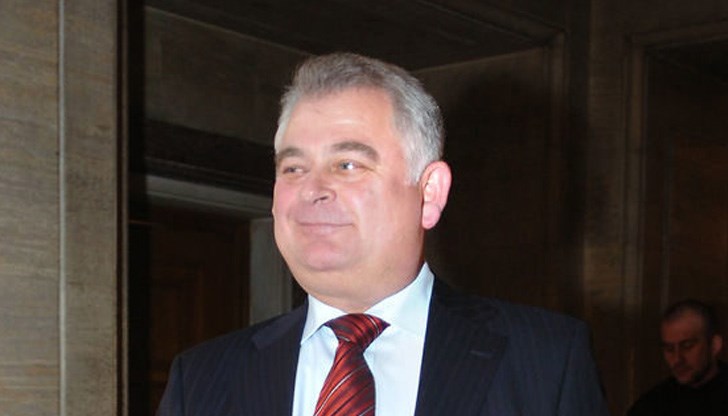 Ген. Кирчо Киров търси още 6 заплати