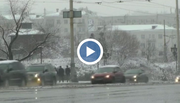 Четвъртият по големина руски град осъмна под снежна покривка