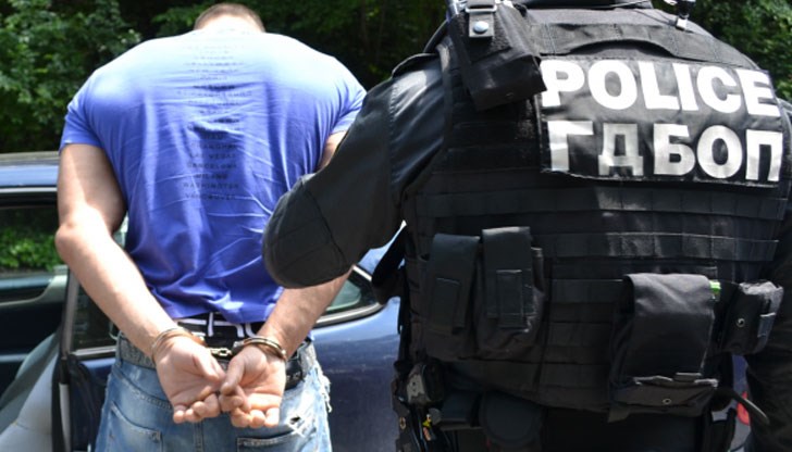 Групата е уличена и в изнудване, арестуваха 6 души, един се измъкна