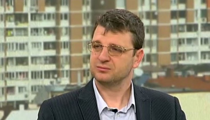 Защо, обаче, не му благодарим от сърце и го посочим за пример? Защо, обаче, не му благодарим от сърце и го посочим за пример?