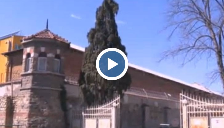 Дроновете отдавна кръжат над затвора и пускат оръжия