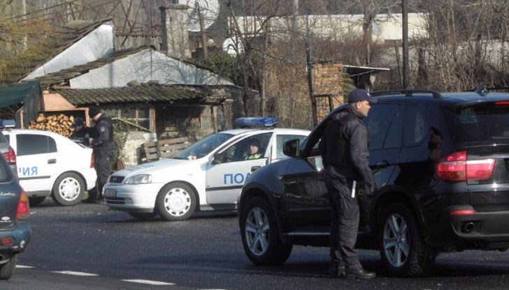 Обирът бе извършен от трима маскирани въоръжени мъже