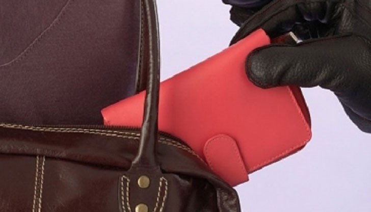 Заловиха 34-годишна жена, задигала портомонета от магазинии в централната част на града Заловиха 34-годишна жена, задигала портомонета от магазинии в централната част на града