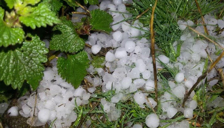 Ледените късове 30 минути брулили града