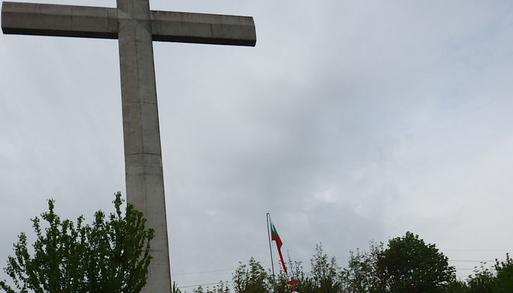 Пенсионери се грижат за фиданките в това магическо място