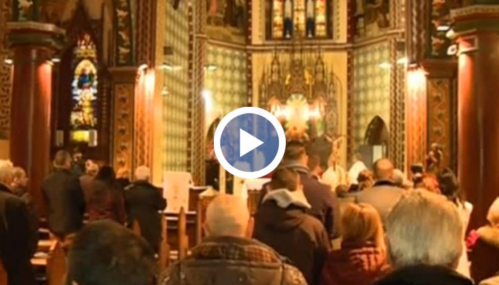 Вярващите отбелязаха католическия Великден и православната Цветница
