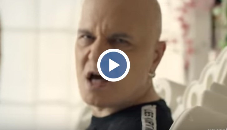 Рапърът е автор на музиката, текста и аранжимента на песента