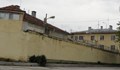 Гръм е паднал върху затвора, където откриха обесен мъж