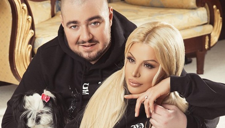 Моделката лично си е харесала изящното дизайнерско творение Моделката лично си е харесала изящното дизайнерско творение