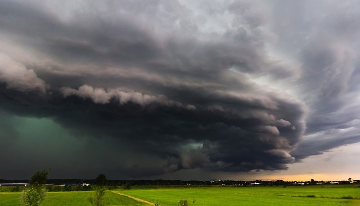 Полиция и пожарна следят за влошаване на метеорологичната обстановка в страната Полиция и пожарна следят за влошаване на метеорологичната обстановка в страната