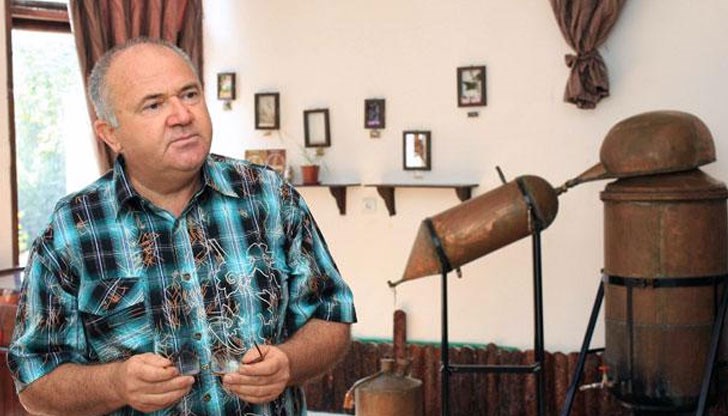 Лечителят Емил Елмазов открил ръкописи на рецепти от древния богомилски сборник, известен като Зелейник Лечителят Емил Елмазов открил ръкописи на рецепти от древния богомилски сборник, известен като Зелейник