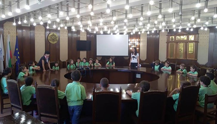 Децата от ОУ „Иван Вазов“ споделиха за техните любими и предпочитани професии