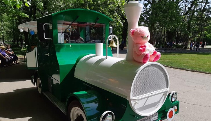 "Безплатното" влакче таксуваше хората с билети от 2 лева "Безплатното" влакче таксуваше хората с билети от 2 лева