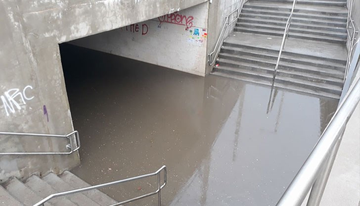 За 20 минути в Русе паднаха 14 л/кв. м дъжд За 20 минути в Русе паднаха 14 л/кв. м дъжд