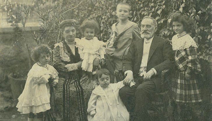 Новооткритата снимка на семейството му, направена при гостуването им в Русе през 1886 г. в ателието на известния фотограф Карл Курциус, има голяма историческа стойност
