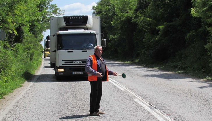 Кола и два автобуса се удариха заради неспазване на дистанция